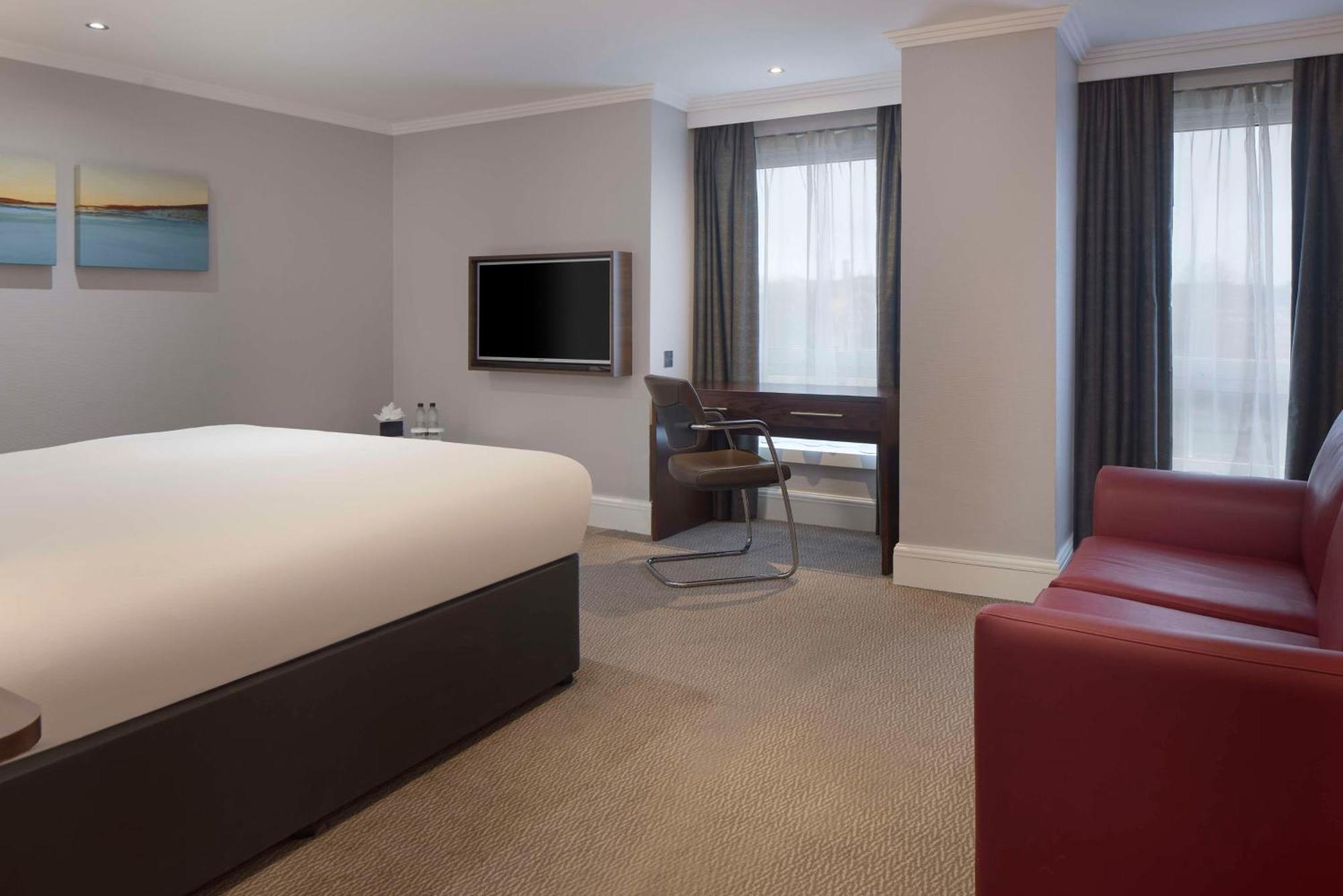 Doubletree By Hilton Bristol City Centre Exterior photo